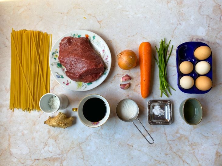 Ingredientes para o sobá.