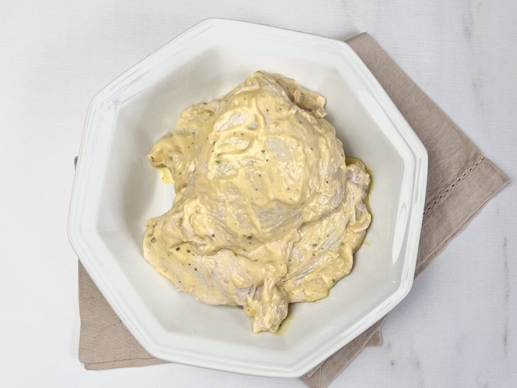 sobrecoxa de frango temperada