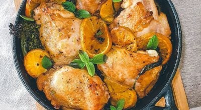 Sobrecoxa de frango com laranja, mostarda e melado