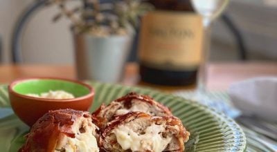 Sobrecoxas recheadas com camembert e nozes