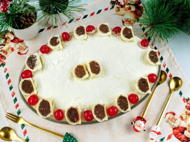 Sobremesa pronta, servida na travessa.