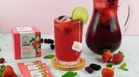 Soda italiana com chá de frutas vermelhas