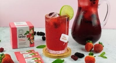 Soda italiana com chá de frutas vermelhas