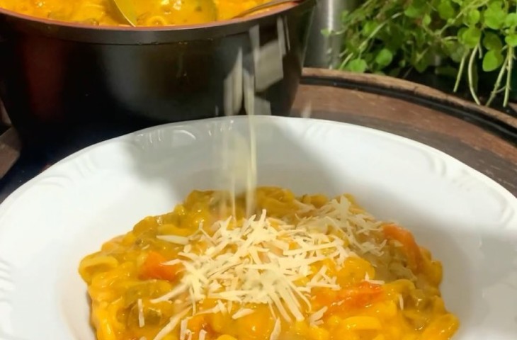 Sopa de abóbora com carne