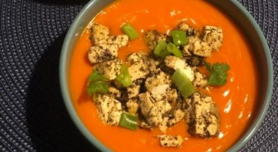 Sopa de abóbora com gengibre e tofu