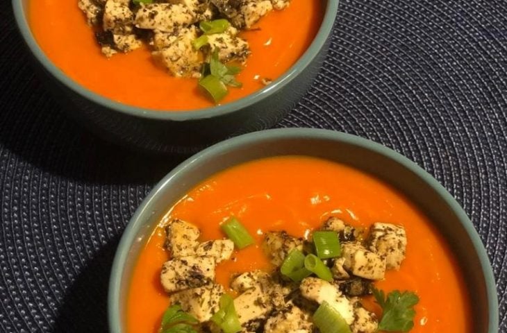 Sopa de abóbora com gengibre e tofu