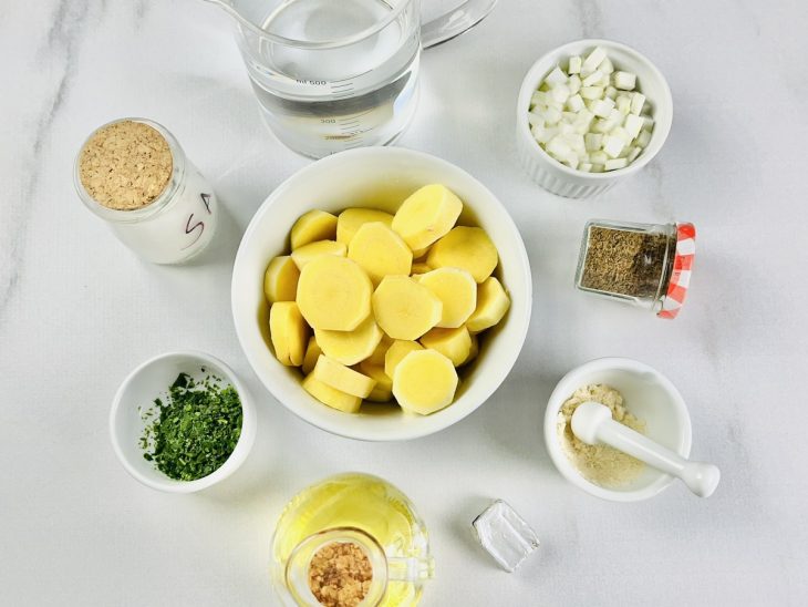 Ingredientes reunidos na bancada.