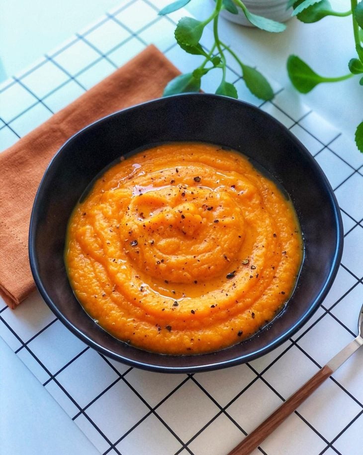 Sopa de cenoura e laranja