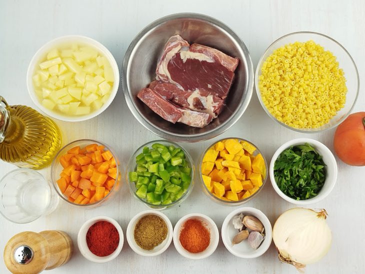 Ingredientes reunidos para o preparo da receita.