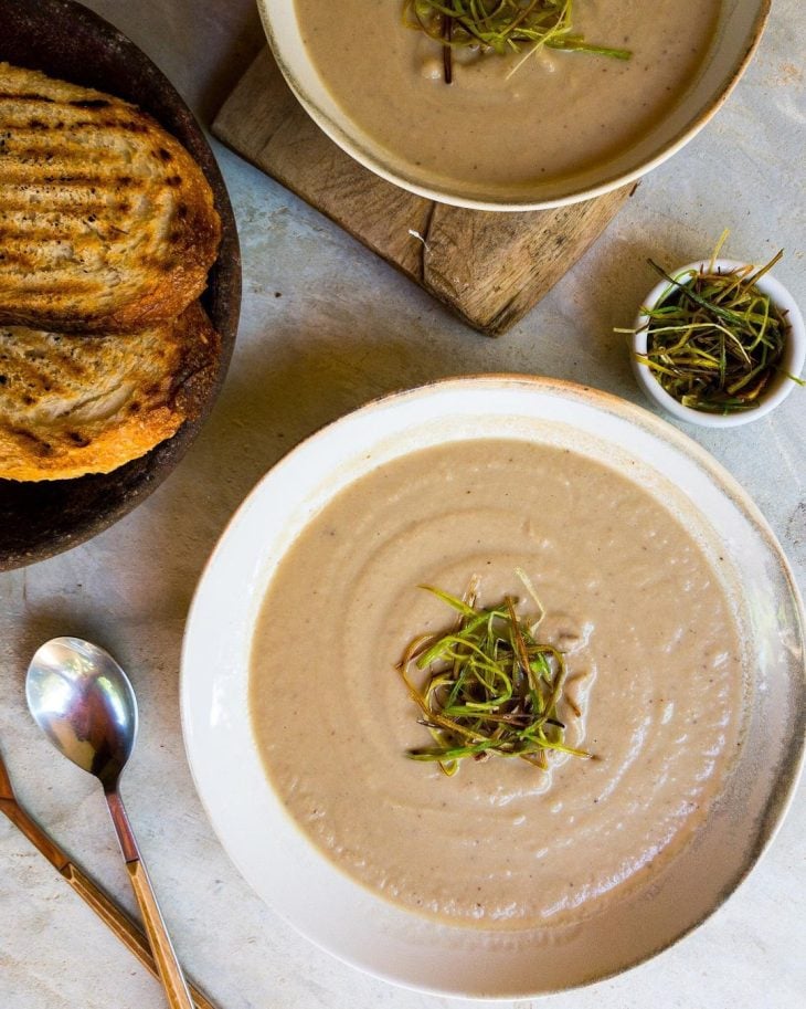 Sopa de couve-flor com alho-poró