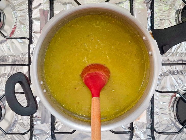 sopa de ervilha apurando para engrossar.