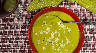 Sopa de ervilha com bacon e gorgonzola