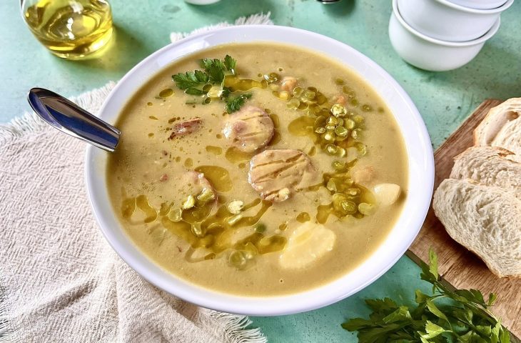Sopa de ervilha com batata e cenoura