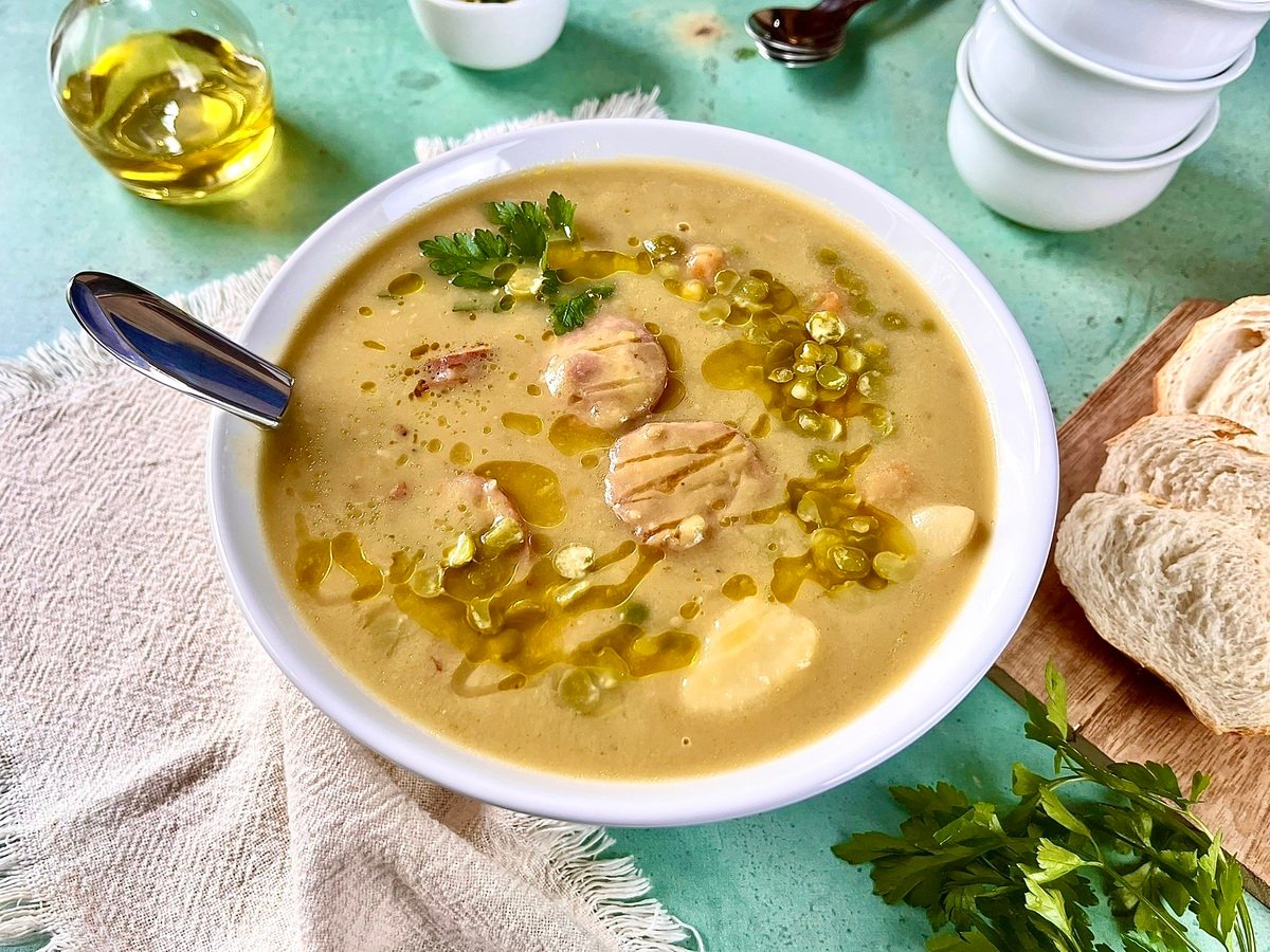 Sopa de ervilha com batata e cenoura