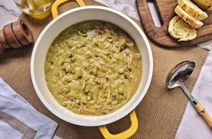 Sopa de ervilha com frango