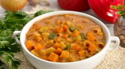 Sopa de feijão com legumes