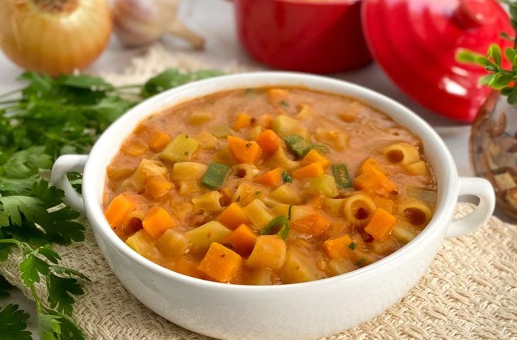 Sopa de feijão com legumes