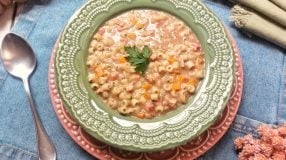Sopa de feijão com macarrão