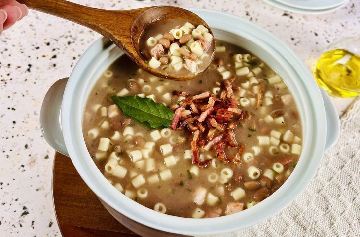 Sopa de feijão simples