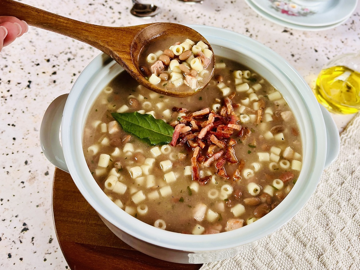 Sopa de feijão simples