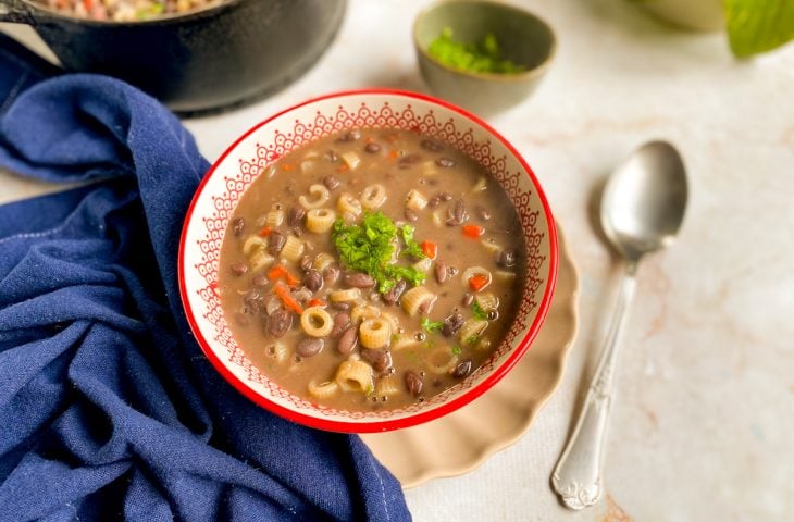 Sopa de feijão preto