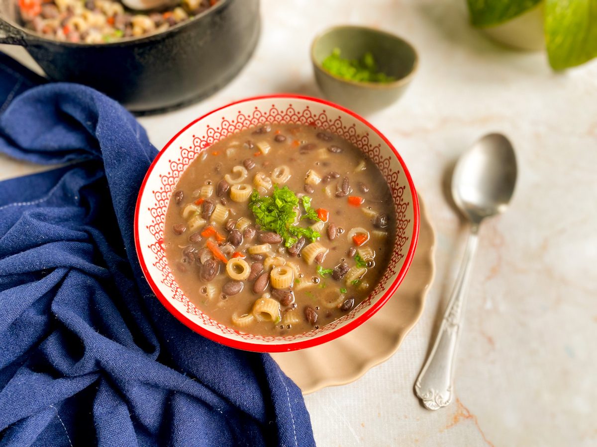 Sopa de feijão preto