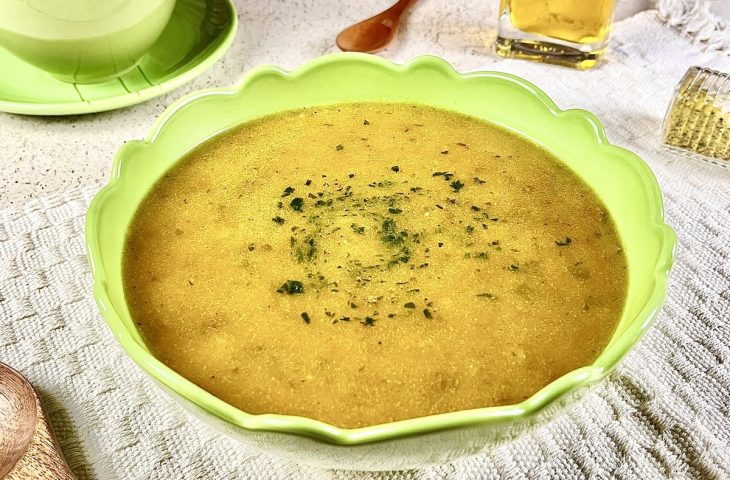 Sopa de fubá com carne moída