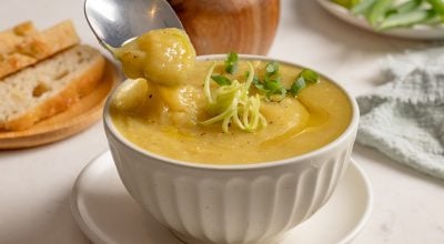 Sopa de legumes com alho-poró