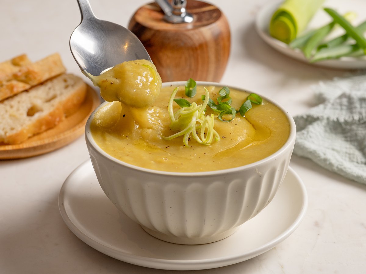 Sopa de legumes com alho-poró
