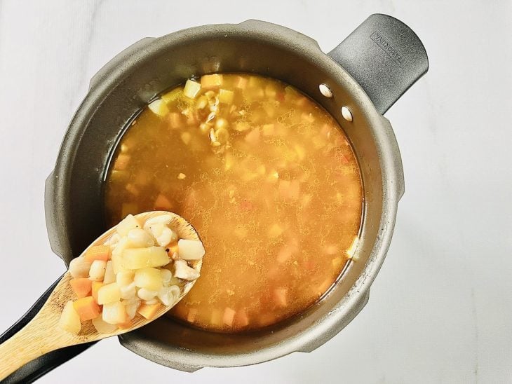 sopa de legumes com frango pronta