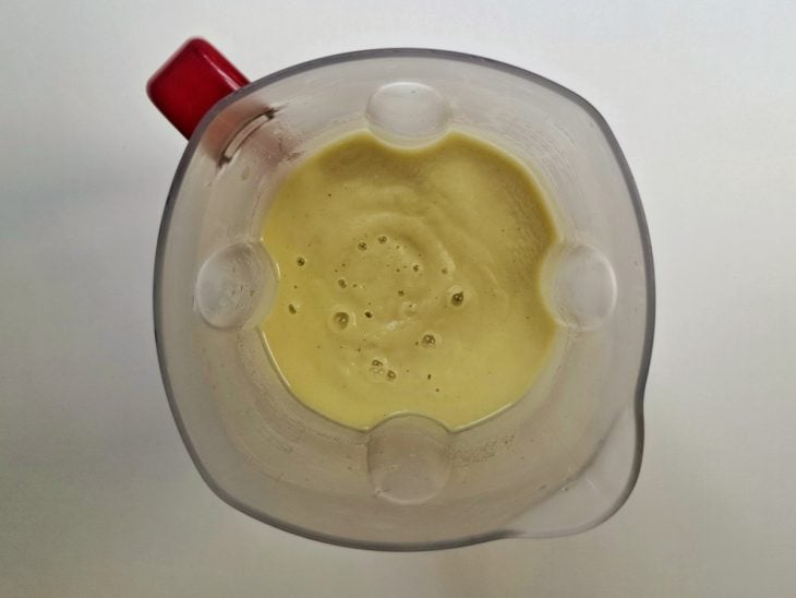 Couve-flor batida no liquidificador com o caldo do cozimento.