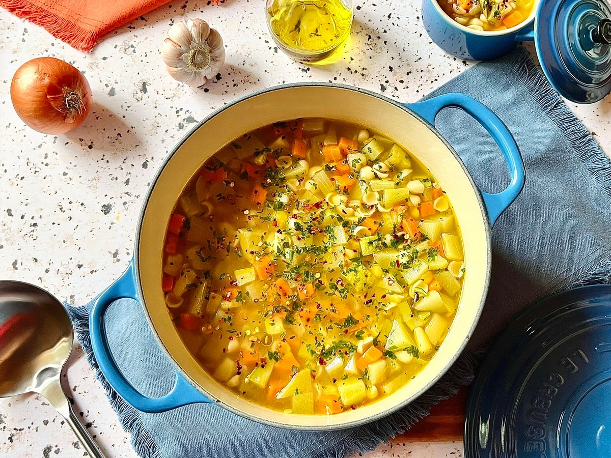 Sopa de legumes simples e rápida