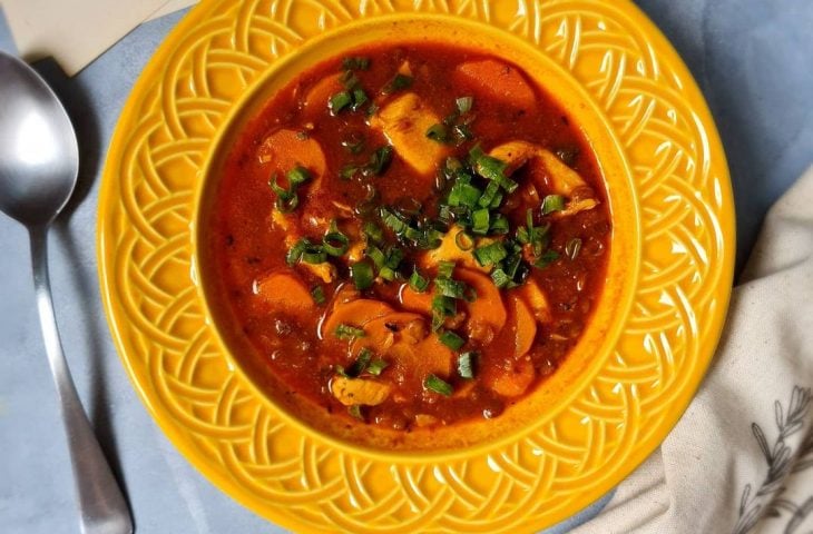 Sopa de lentilha com frango