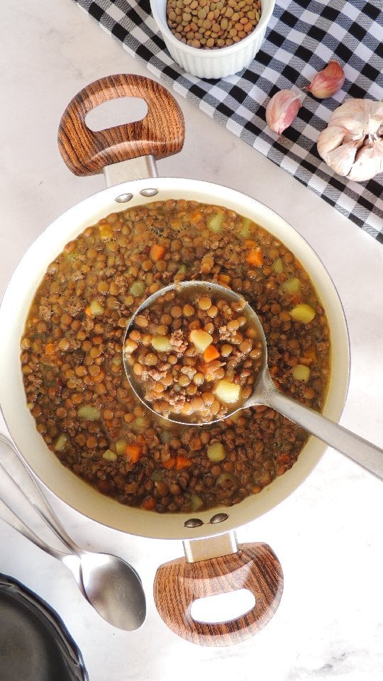 Sopa de lentilhas com carne moída