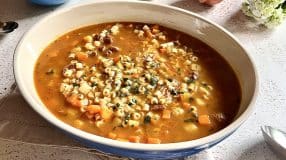 Sopa de macarrão com carne