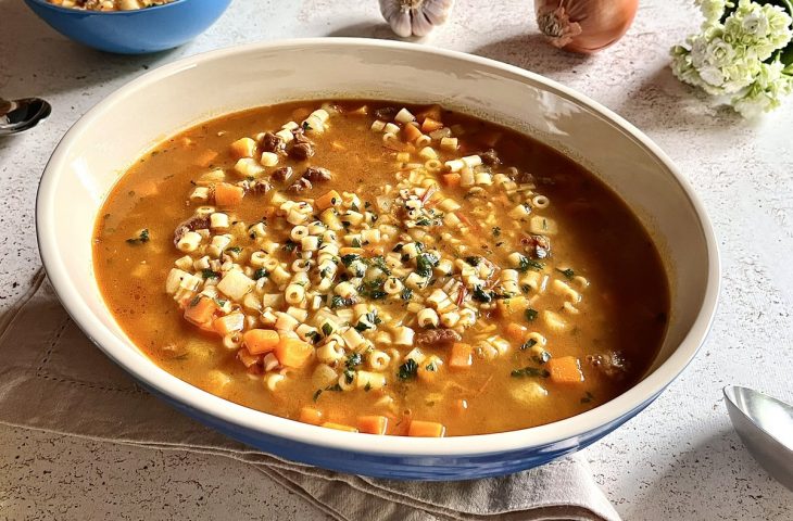 Sopa de macarrão com carne