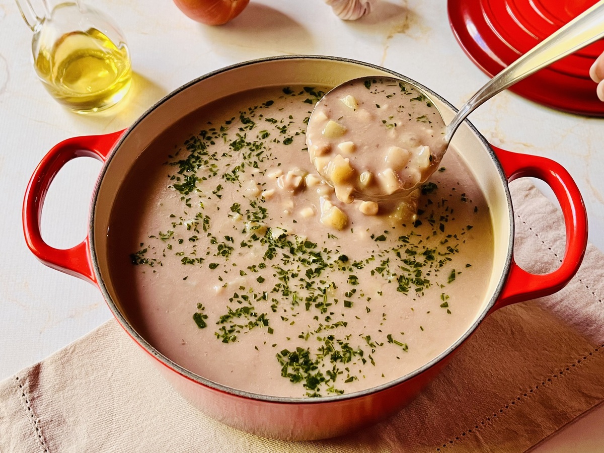Sopa de macarrão com feijão