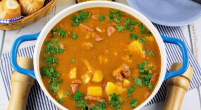 Sopa de mandioca com calabresa