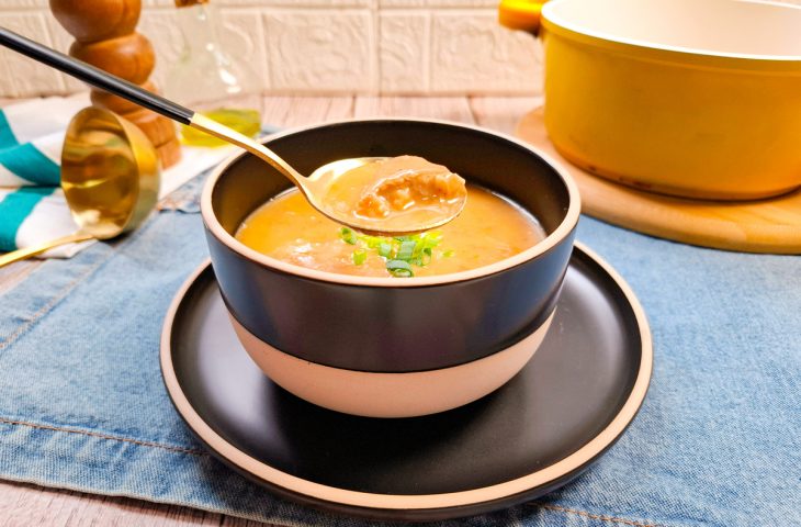Sopa de mandioca com carne