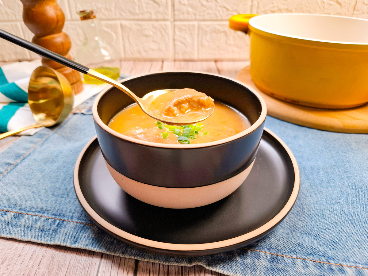 Sopa de mandioca com carne