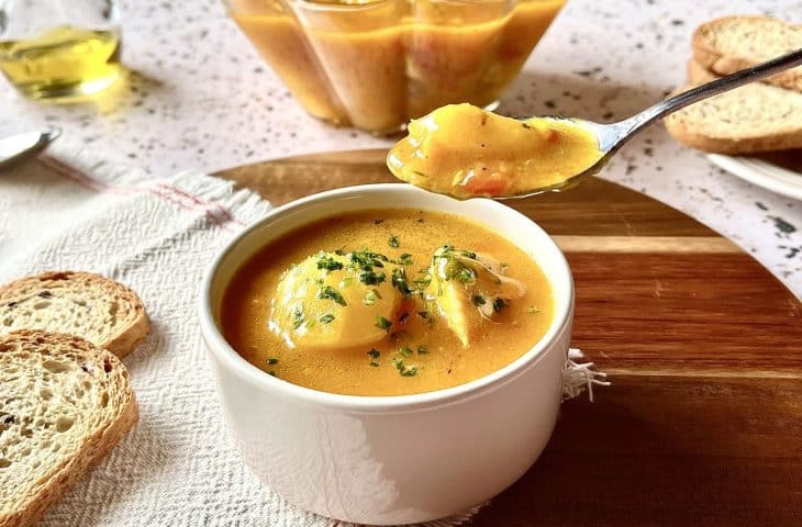 Sopa de mandioca com frango