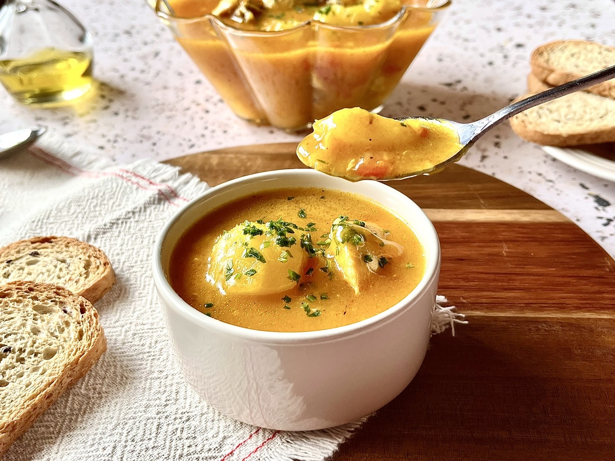 Sopa de mandioca com frango