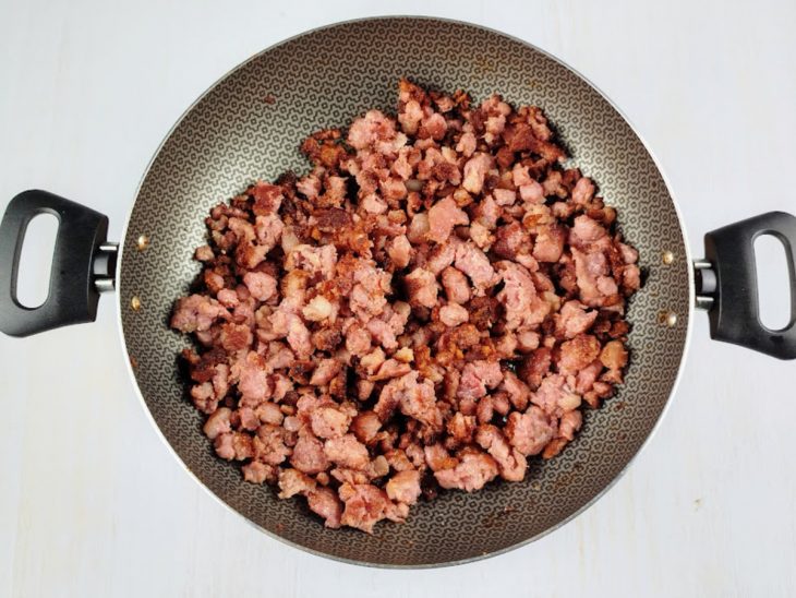 linguiça refogada na frigideira.