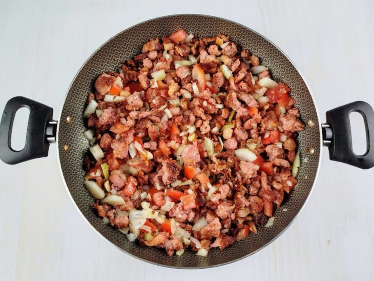 cebola e tomate adicionado ao refogado.