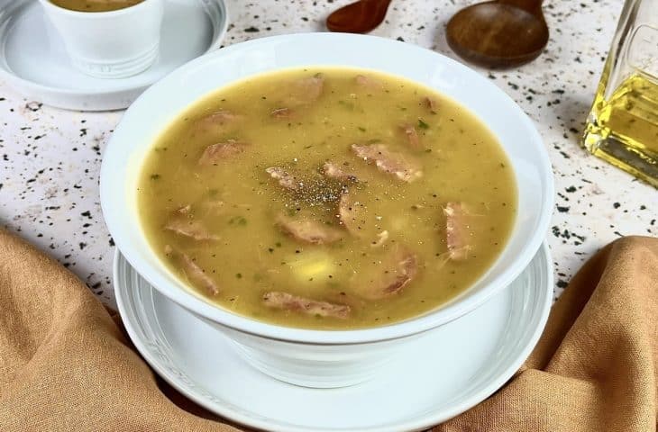 Sopa de mandioca simples