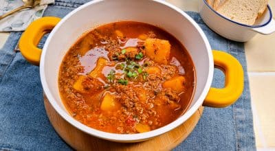 Sopa de mandioca simples e cremosa