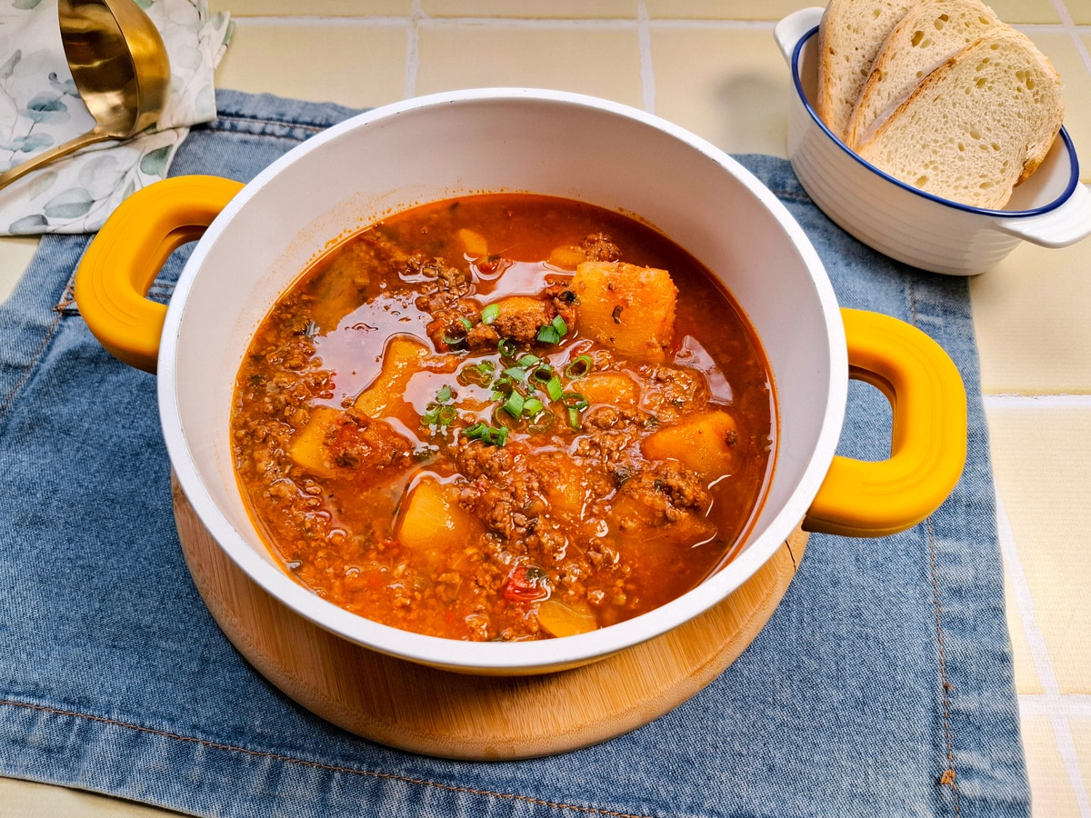 Sopa de mandioca simples e cremosa