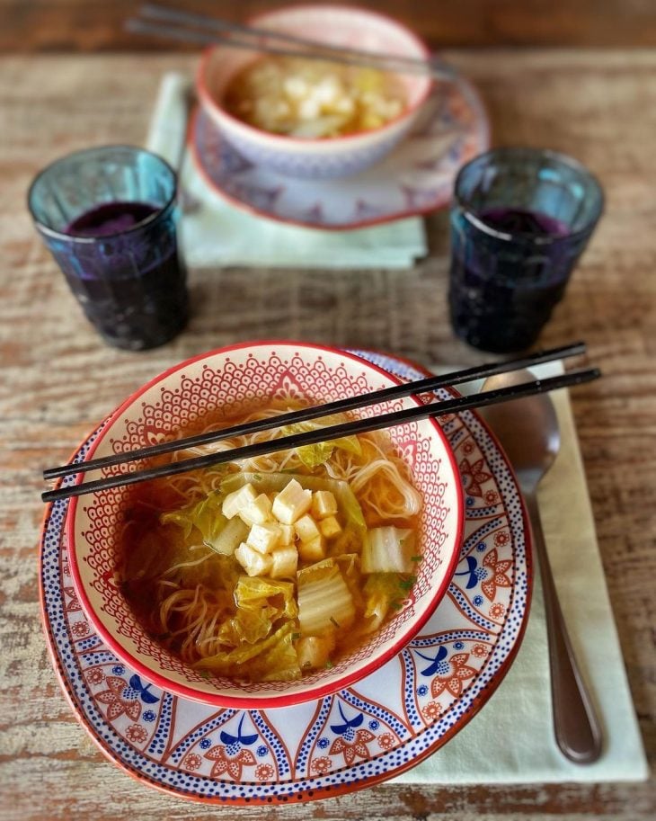 Sopa de missô com bifum