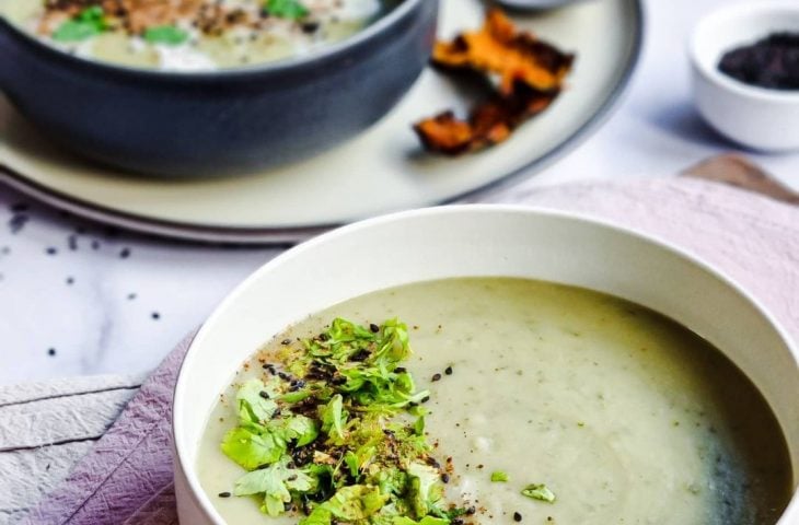 Sopa de pepino com nirá e inhame