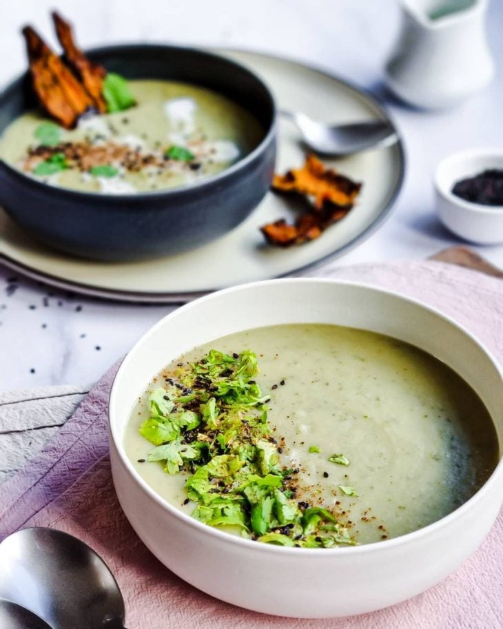 Sopa de pepino com nirá e inhame